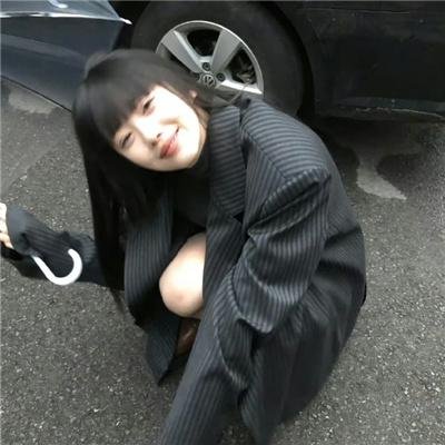 穿制服的女孩